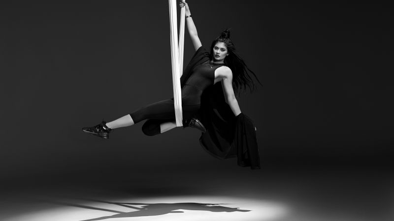 Kylie Jenner, Puma, black, 4K (horizontal)