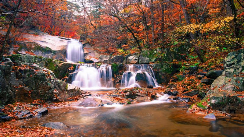waterfall, autumn, 5K (horizontal)