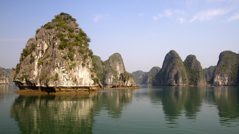 Ha Long Bay, 5k, 4k wallpaper, 8k, Halong Bay, Vietnam, mountains, cruises, travel, rest, boat, river (horizontal)