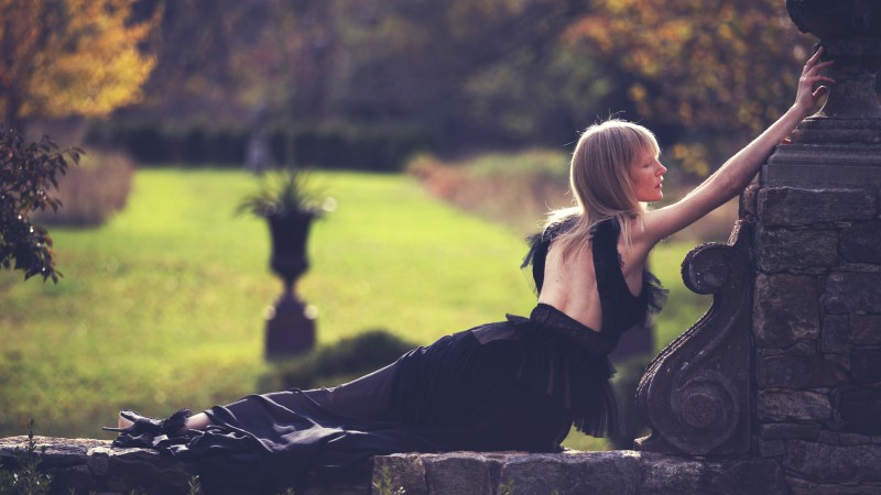 Kirsten Owen, Top Fashion Models 2015, model, dress, garden (horizontal)