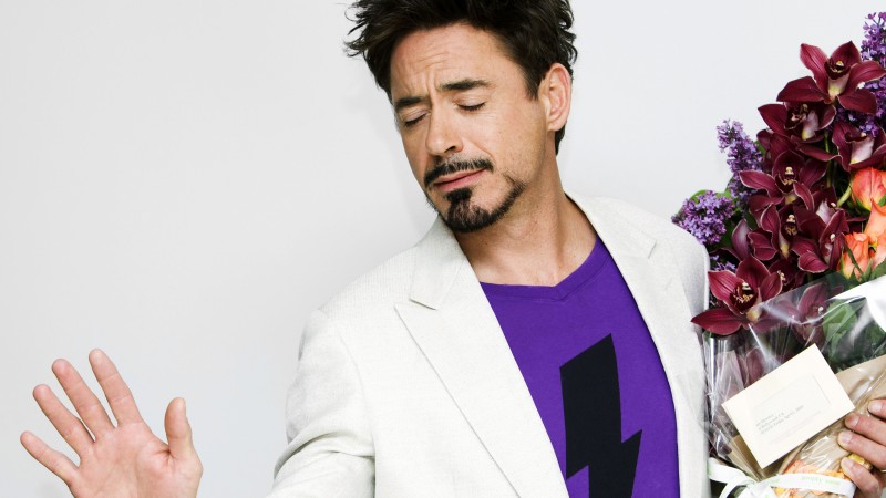 Robert Downey Jr., Most Popular Celebs in 2015, actor, flowers (horizontal)