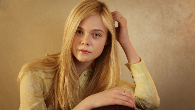 Elle Fanning, Actress, blonde, portrait (horizontal)