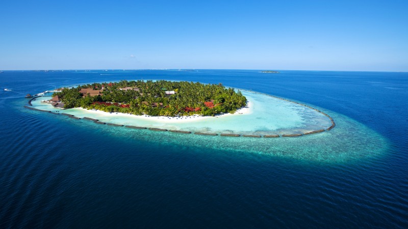 Maldives, 5k, 4k wallpaper, holidays, vacation, travel, hotel, island, ocean, bungalow, beach, sky (horizontal)