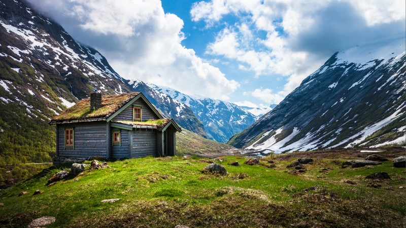 Norway, 4k, HD wallpaper, Geiranger, Stryn, mountain, clouds, house, sky, snow, green grass (horizontal)