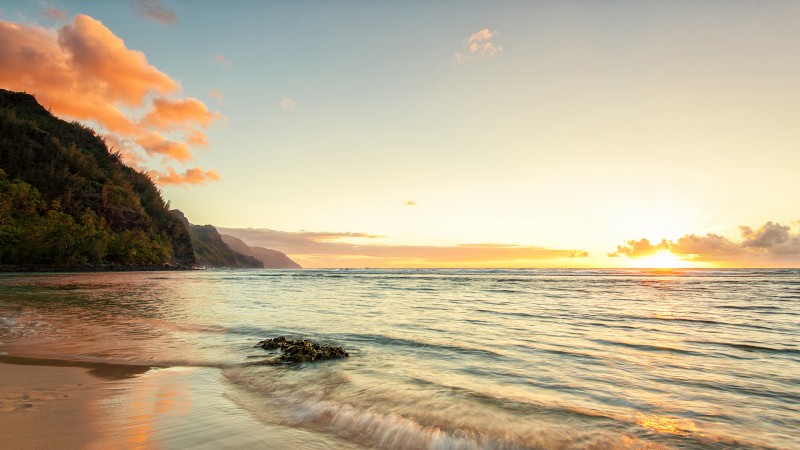 Hawaii, 4k, HD wallpaper, Ke'e beach, island, Kauai, sky, sea, ocean, water, sunset, sunrise, rocks, sun, clouds (horizontal)