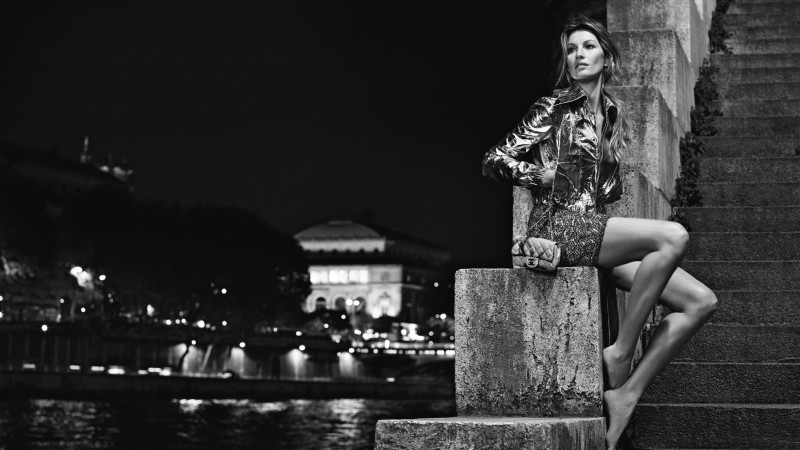 Gisele Bundchen, fashion model, Chanel 2015, black and white, ladder, water (horizontal)