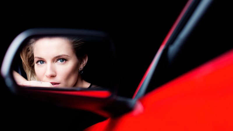 Sienna Miller, Actress, red, car, reflection, mirror (horizontal)