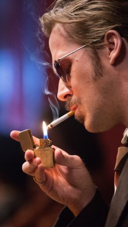 The Nice Guys, Ryan Gosling, smoke, best movies of 2016 (vertical)