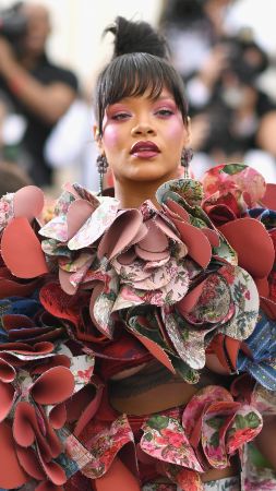 Rihanna, Met Gala 2017, dress, red carpet (vertical)