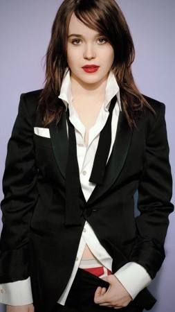 Ellen Page, photo, 4k (vertical)