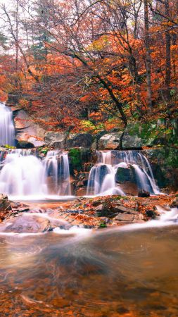 waterfall, autumn, 5K (vertical)