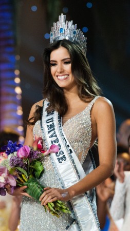 Paulina Vega, Miss Universe 2015, Miss Colombia, model, Paulina Vega Dieppa, Beauty Pageant, white dress, flowers, smile, brunette, crown (vertical)