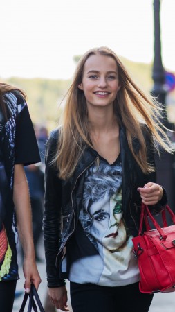 Julia Bergshoeff, Maartje Verhoef, spring 2015 top models, model, street (vertical)