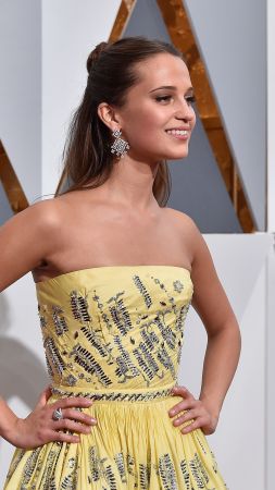 Alicia Vikander, Oscar 2016, red carpet, Most popular celebs, actress (vertical)