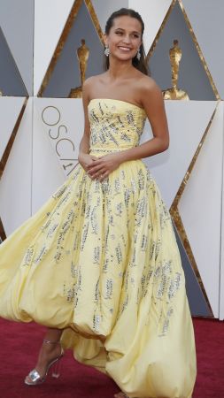 Alicia Vikander, Oscar 2016, red carpet, Most popular celebs, actress (vertical)