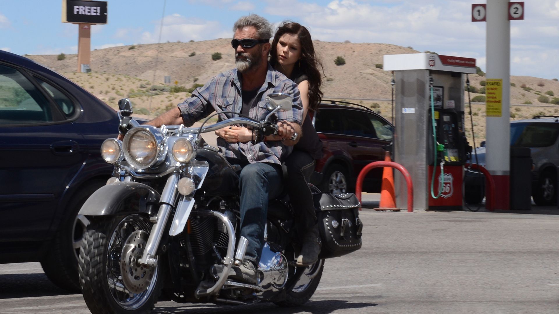 Blood Father, Mel Gibson, Erin Moriarty, best movies of 2016 (horizontal)