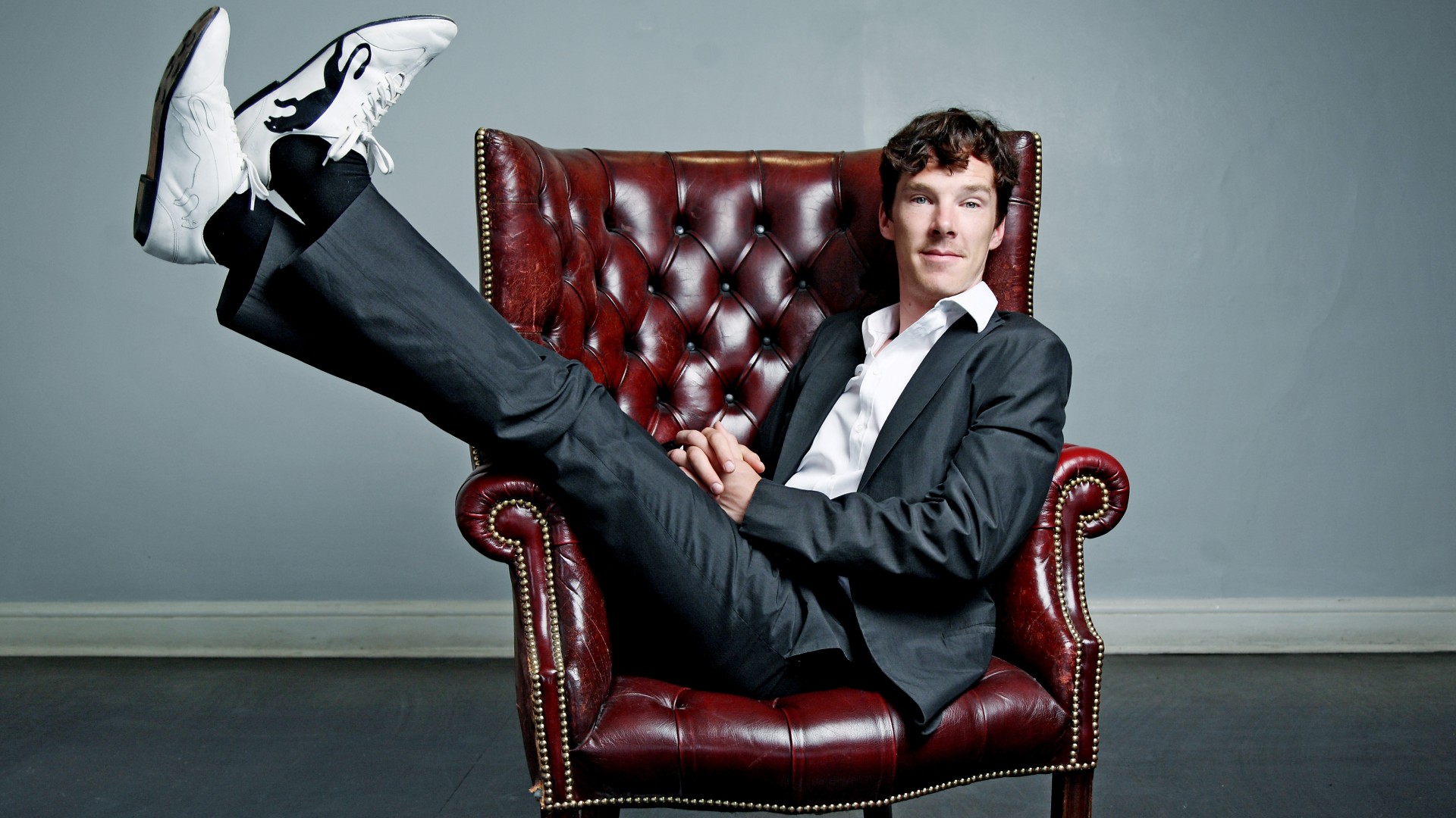 Benedict Cumberbatch, Actor, television star, room, chair (horizontal)
