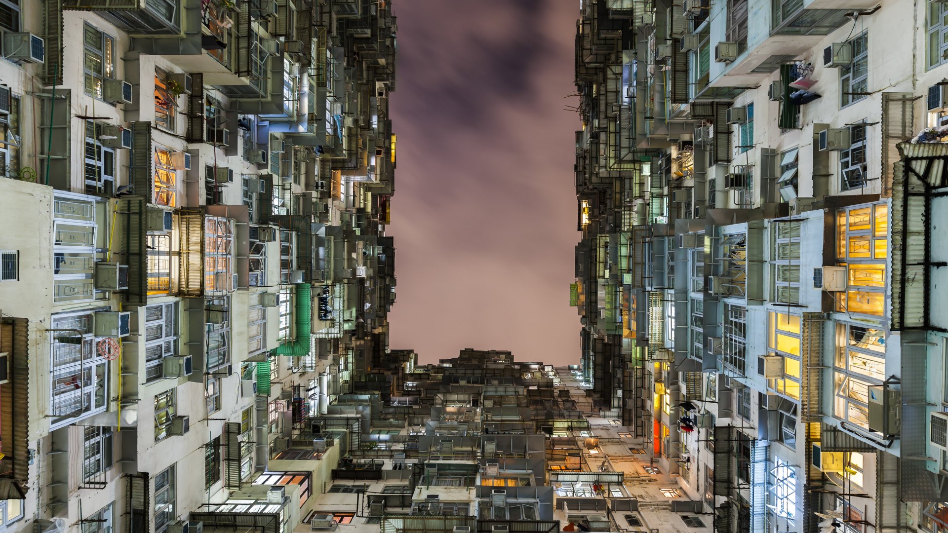 National Geographics, Living in a Box, Apartment, units, Hong Kong (horizontal)