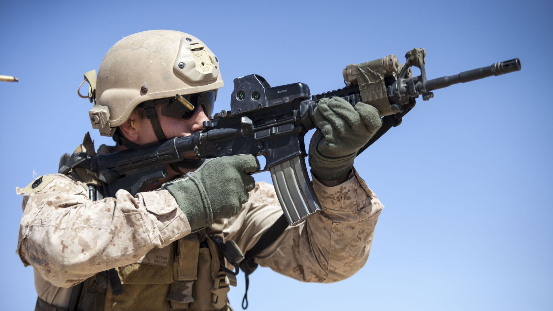 AR-15, M-16, red sight, U.S. Army, Marine Corps (horizontal)