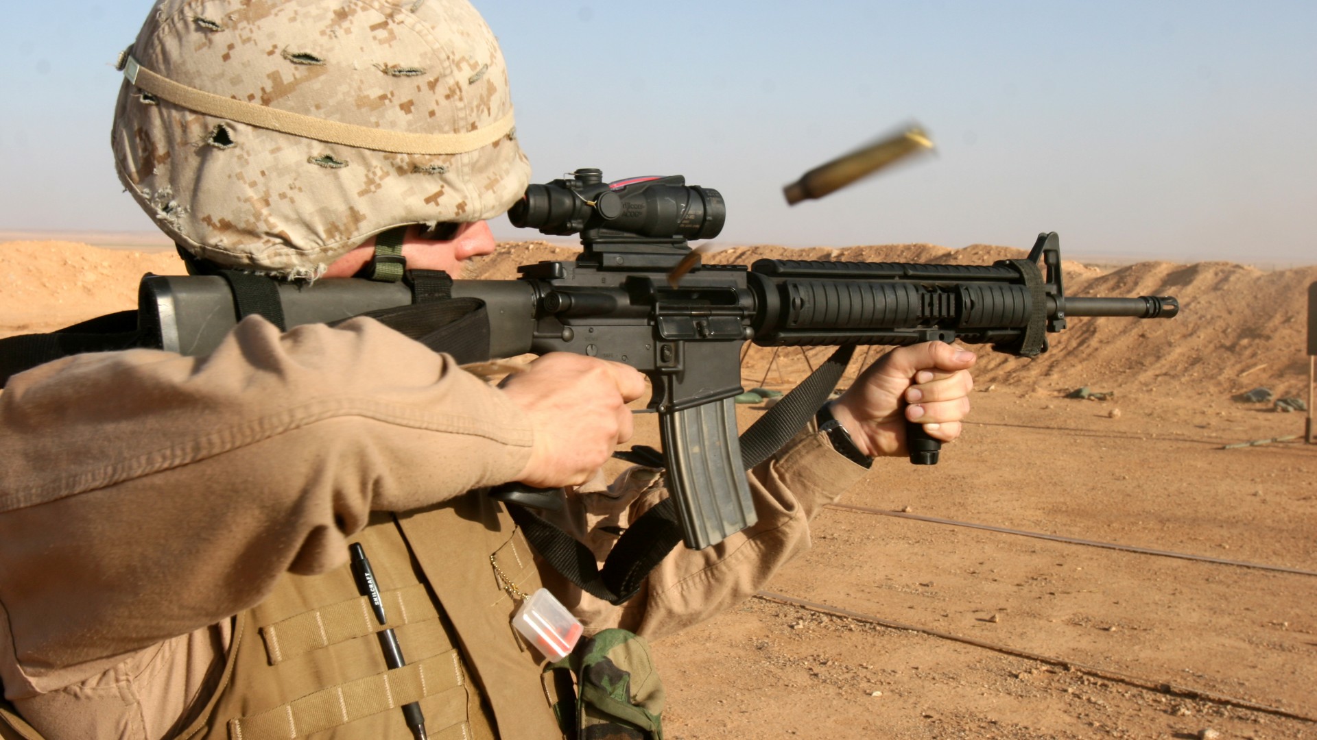 M16 rifle, U.S. Marine, M16A1, M4A1, U.S. Army, soldier, firing, desert (horizontal)