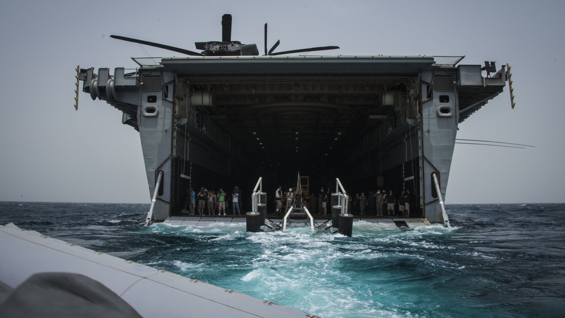 USS Ponce, USS Ponce, LPD-15, Austin-class, amphibious transport dock, U.S. Navy, rescue mission (horizontal)