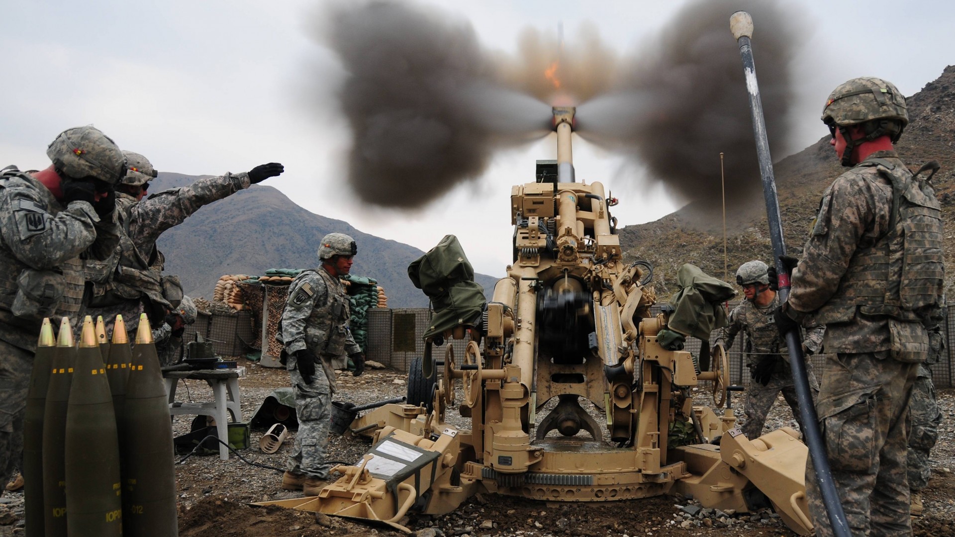 M777, howitzer, M777A2, artillery, soldier, U.S. Army, firing, mountain (horizontal)