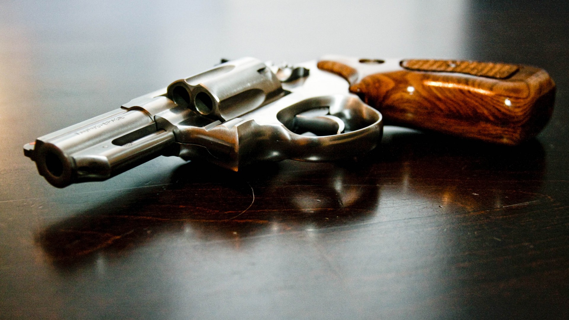 Smith & Wesson .357 Magnum Taurus, revolver (horizontal)