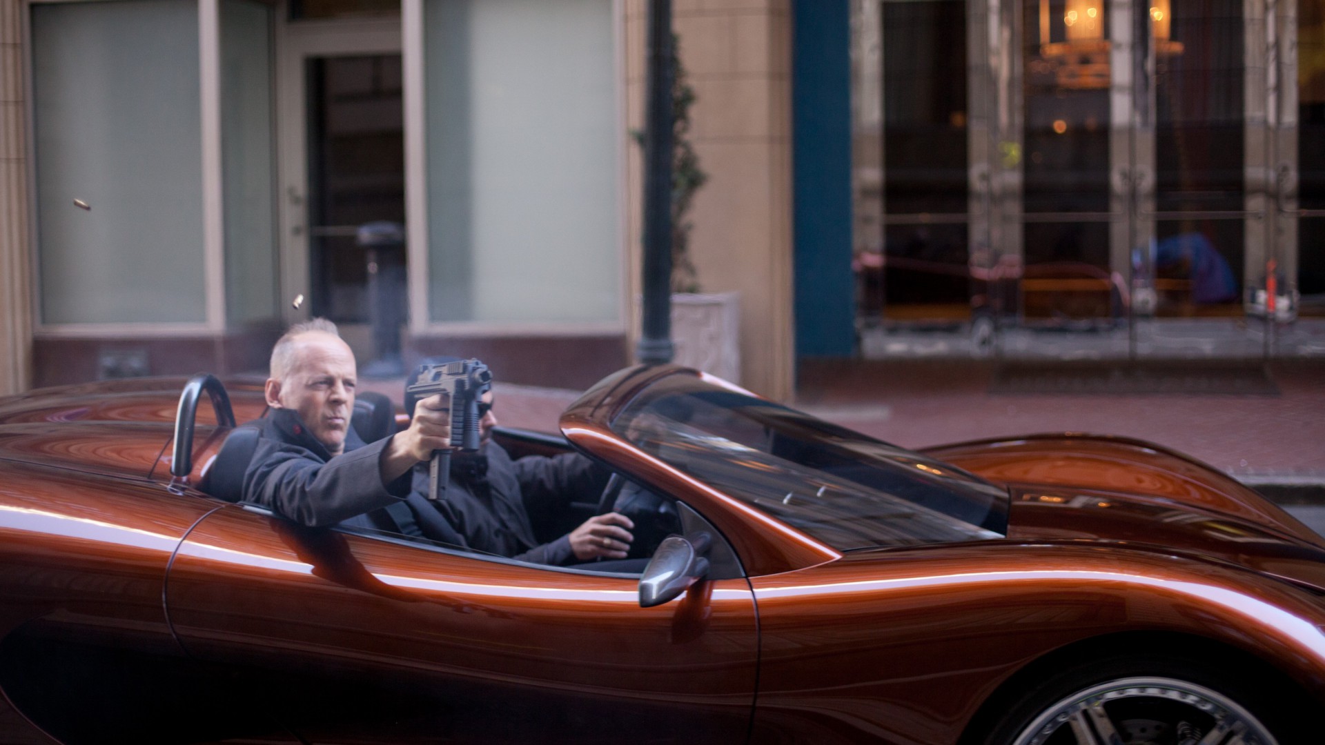 Bruce Willis, Looper, Most Popular Celebs in 2015, actor, car, gun (horizontal)