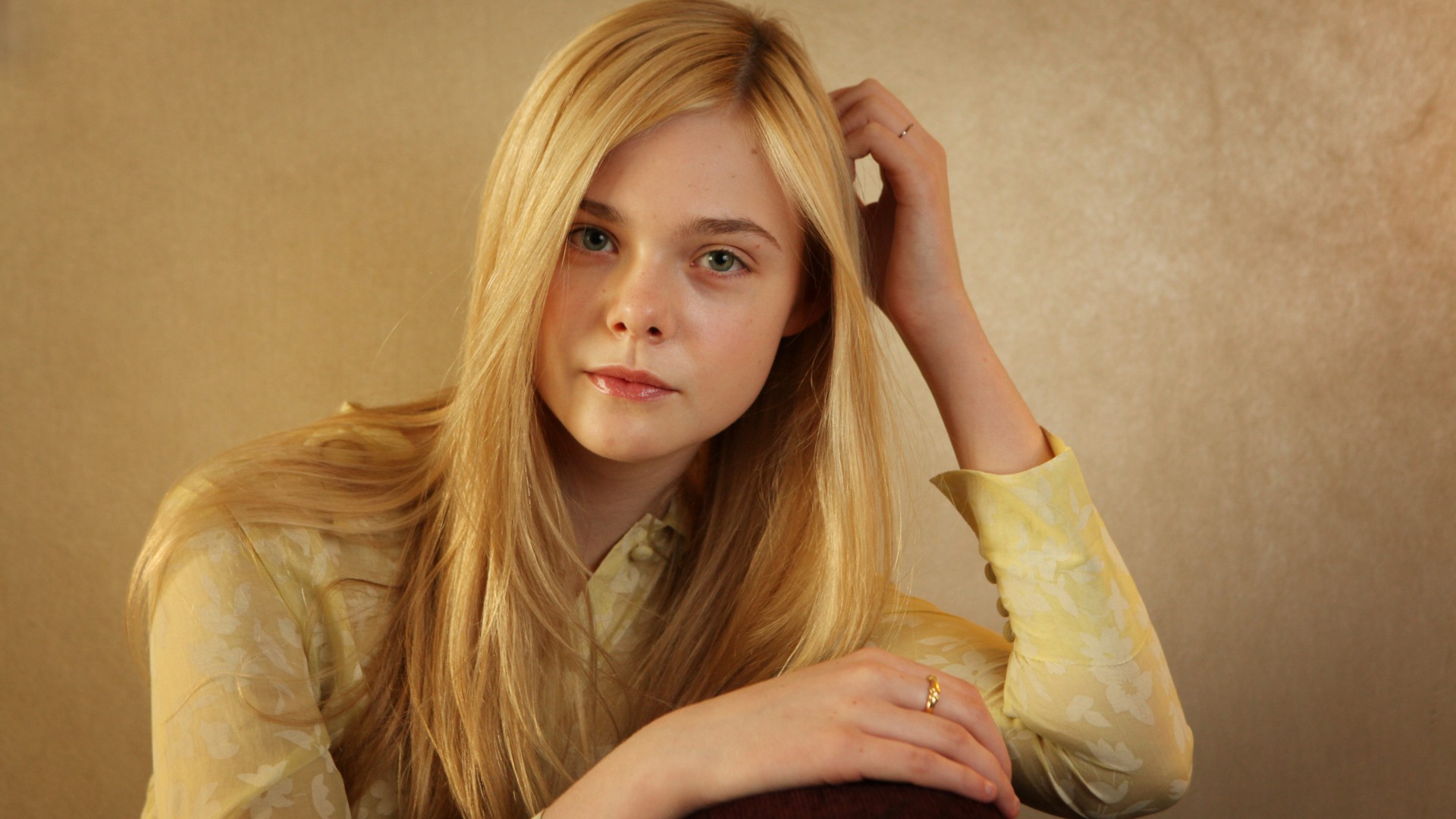 Elle Fanning, Actress, blonde, portrait (horizontal)