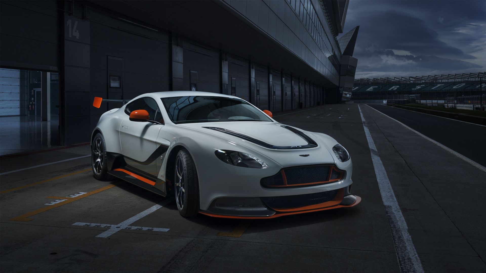 Aston Martin Vantage GT3, coupe, racing, test drive (horizontal)