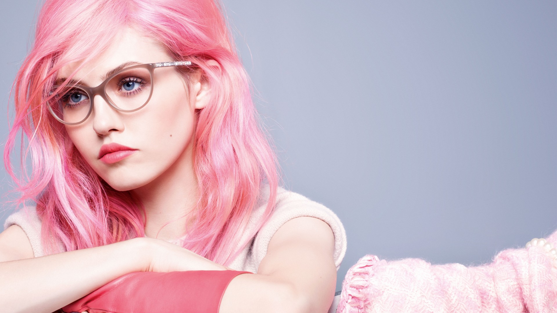 Charlotte Free, fashion model, Chanel, pop rock, pink, glasses (horizontal)