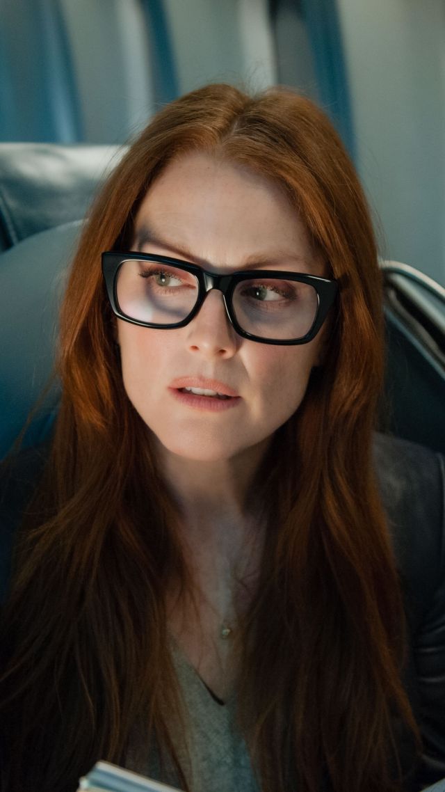 Julianne Moore, Julie Anne Smith, Actress, model, sofa, red hair, lion, cub, look, room, interior (vertical)