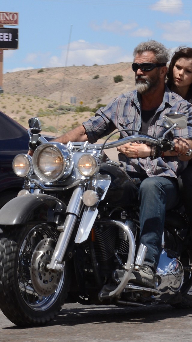 Blood Father, Mel Gibson, Erin Moriarty, best movies of 2016 (vertical)