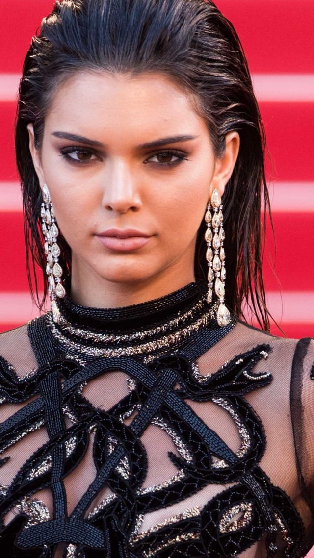 Kendall Jenner, Cannes Film Festival 2016, red carpet (vertical)