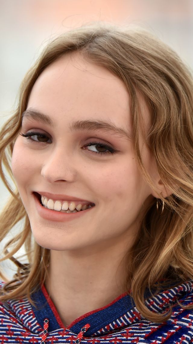 Lily-Rose Depp, smile, Cannes Film Festival 2016 (vertical)