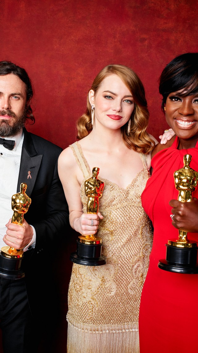 Oscar 2017, winners, Emma Stone, best picture (vertical)