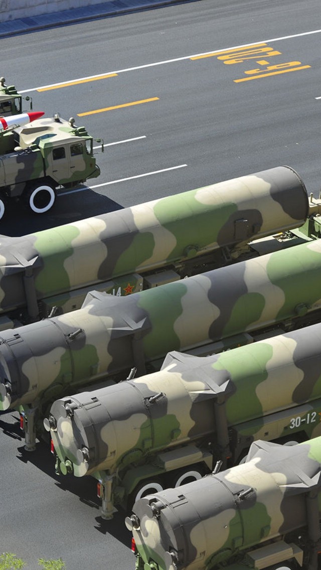 DF-21, missile, DF-21, parade, Dong-Feng, MRBM, People's Liberation Army, China, weapon (vertical)