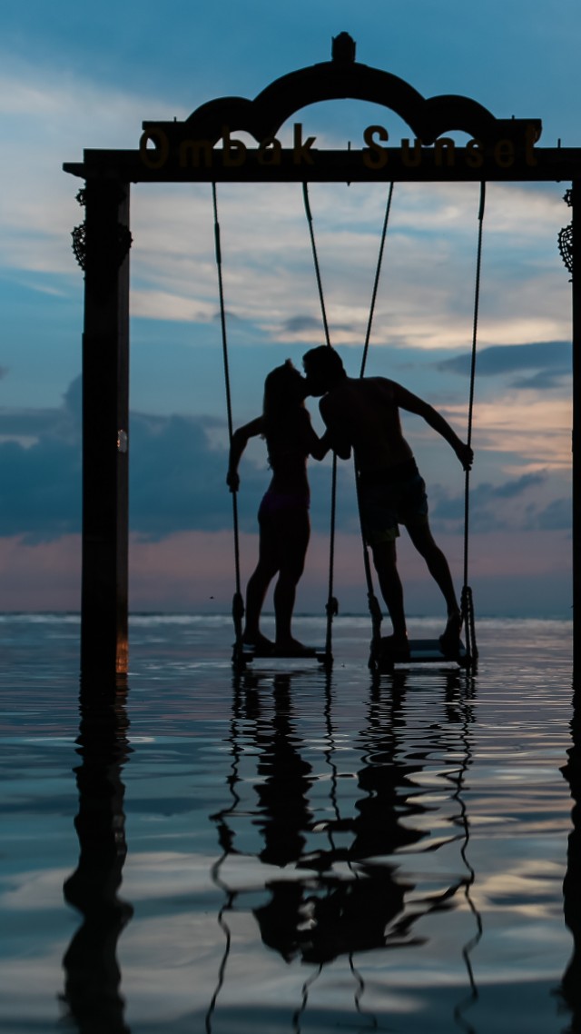 love image, 5k, kiss, sunset, sea (vertical)