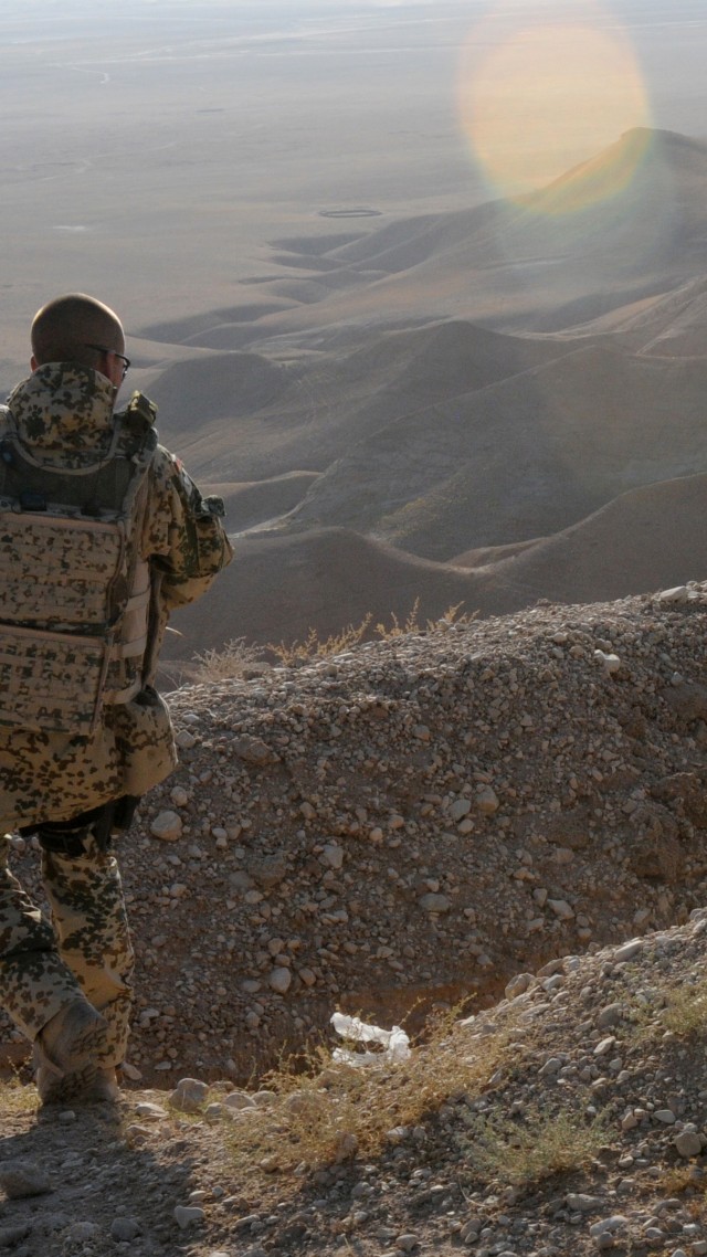 Afghanistan, soldier, Bundeswehr, weapon, war, desert, mountain (vertical)
