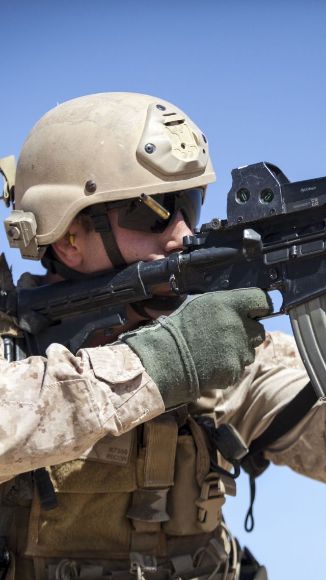 AR-15, M-16, red sight, U.S. Army, Marine Corps (vertical)