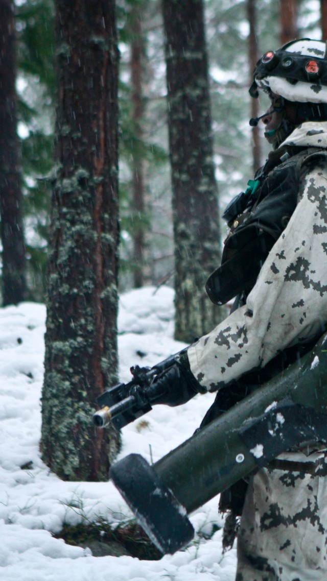 army, soldier, Finnish Defence Forces, rocket launcher, winter, snow, camo (vertical)
