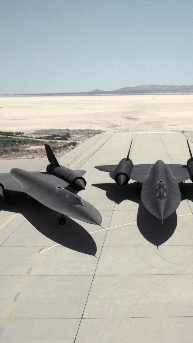 SR-71, Lockheed, Blackbird, jet, plane, aircraft, runway, U.S. Air Force (vertical)