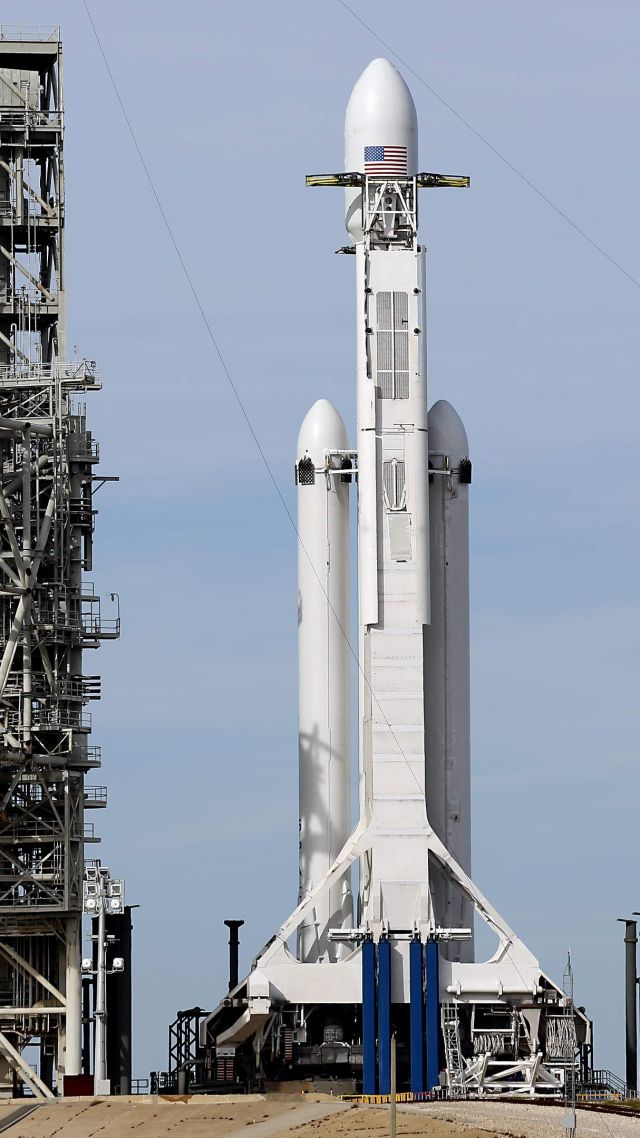 Falcon Heavy, Space X, Launching (vertical)