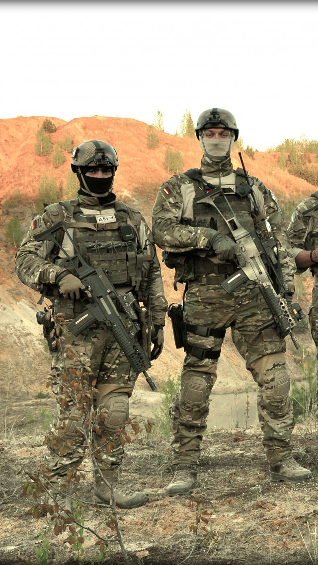 KSK, special forces, Kommando Spezialkrafte, soldier, Bundeswehr, camo, rifle, field (vertical)