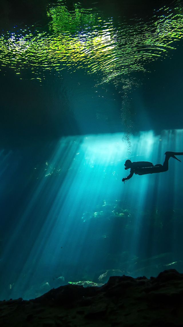 Diver, Sunbeam, Underwater, 4K (vertical)