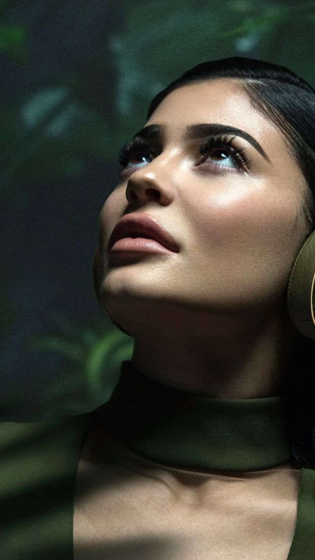 Kylie Jenner, 4K (vertical)
