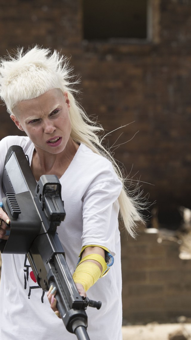 Chappie, Best Movies of 2015, Die Antwoord, gun (vertical)