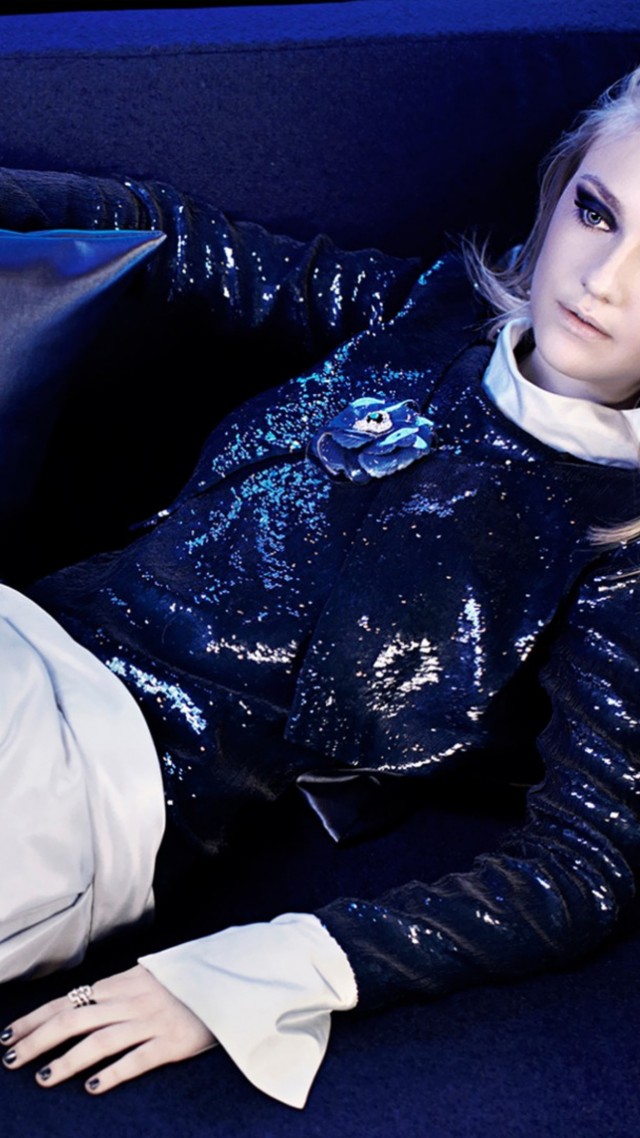 Dakota Fanning, Actress, sparkling, costume, sofa, blue, blonde (vertical)