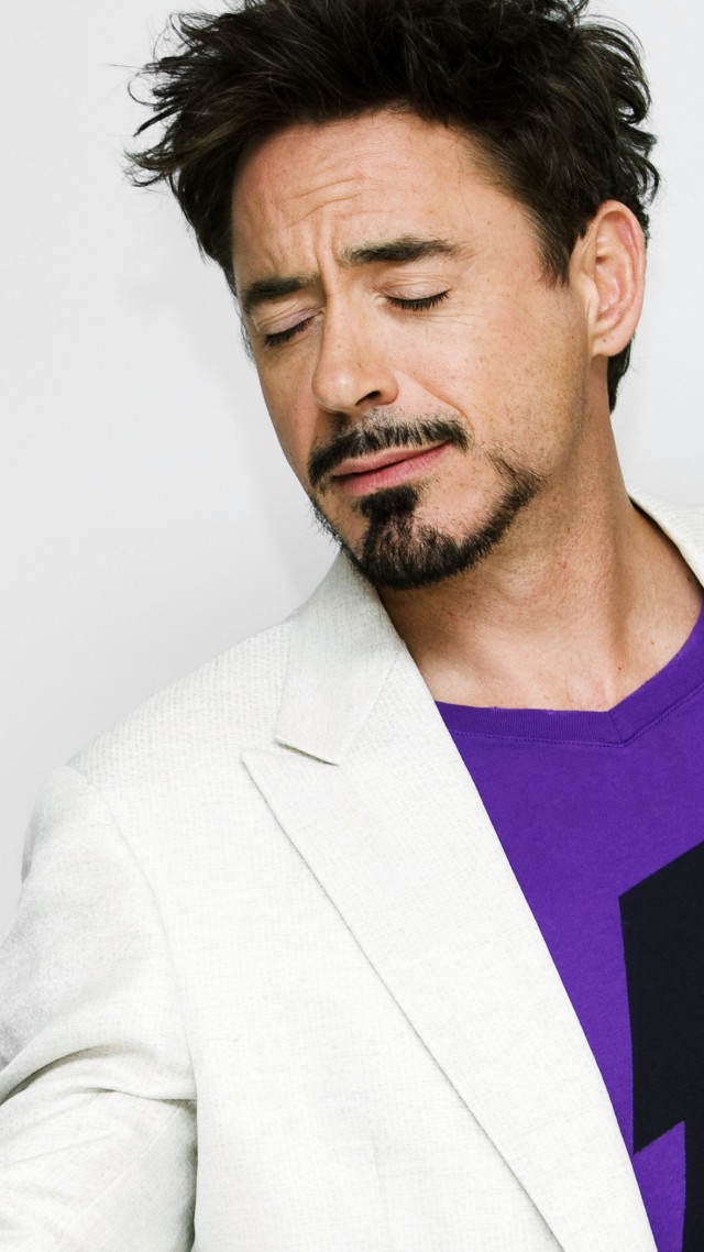 Robert Downey Jr., Most Popular Celebs in 2015, actor, flowers (vertical)