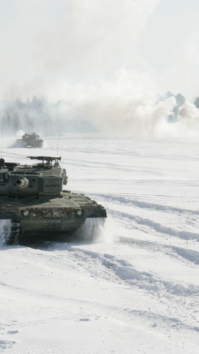 Leopard 2A4, German Army, tank, snow (vertical)